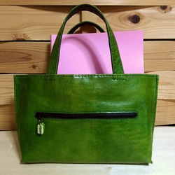 手縫いのシンプルなグリーンのトートバッグ 4枚目の画像
