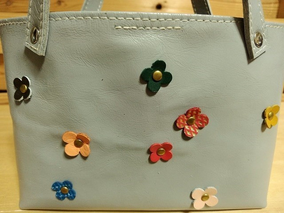 革小花の付いたミニトートバッグ 6枚目の画像
