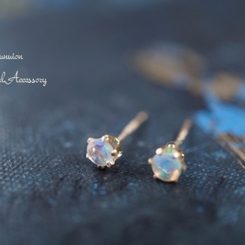 エチオピア産プレシャスオパール(3mm）6本爪スタッドピアス k14gf