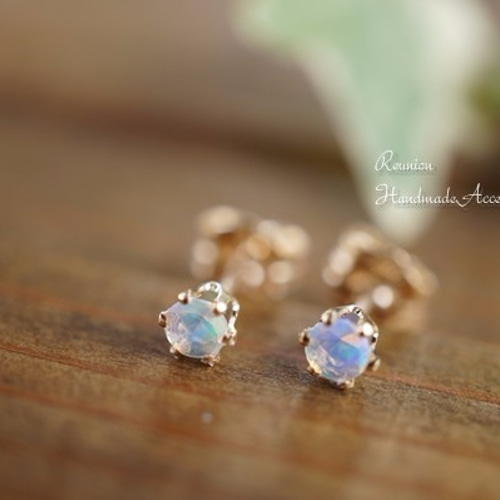 エチオピア産プレシャスオパール(3mm）6本爪スタッドピアス k14gf