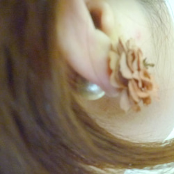 flower pierce&コットンパールキャッチ[ブラウン] 5枚目の画像