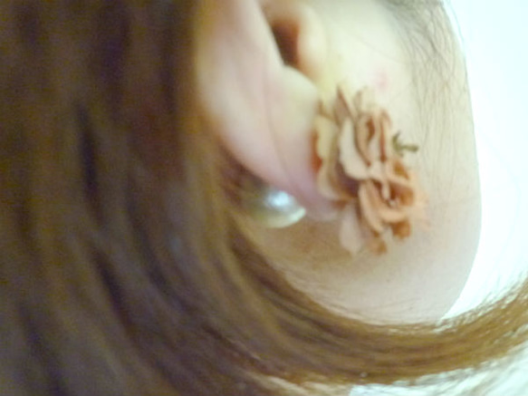 flower pierce&コットンパールキャッチ[ブラウン] 5枚目の画像