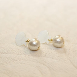 white shell & pearl earring 2枚目の画像