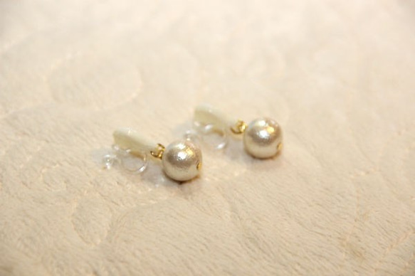 white shell & pearl earring 3枚目の画像