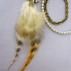 SWAROVSKI & feather necklace 2枚目の画像