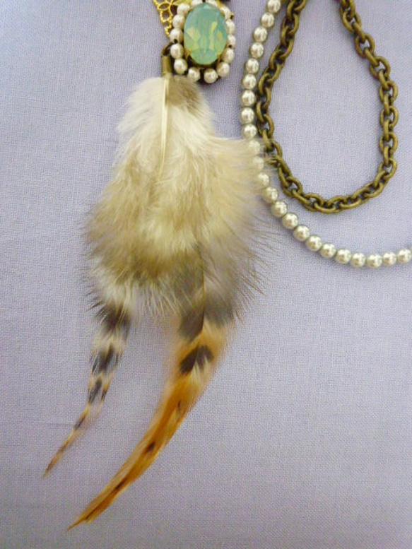 SWAROVSKI & feather necklace 2枚目の画像