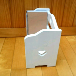 【１点のみ】木製  ハートがかわいいブックシェルフ  ミニ本棚   無垢材 白  Ａ５ 3枚目の画像