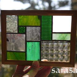 緑の幾何学模様のステンドグラスのパネル 2枚目の画像