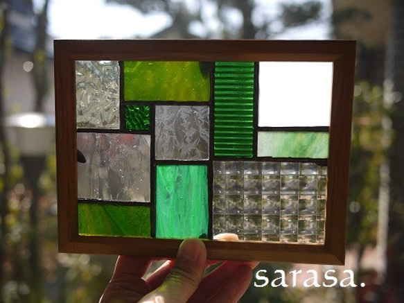 緑の幾何学模様のステンドグラスのパネル 2枚目の画像