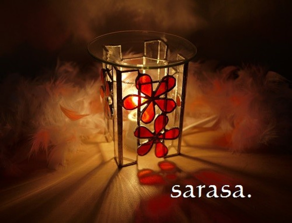 赤いお花のステンドグラスのアロマランプ♪ 1枚目の画像