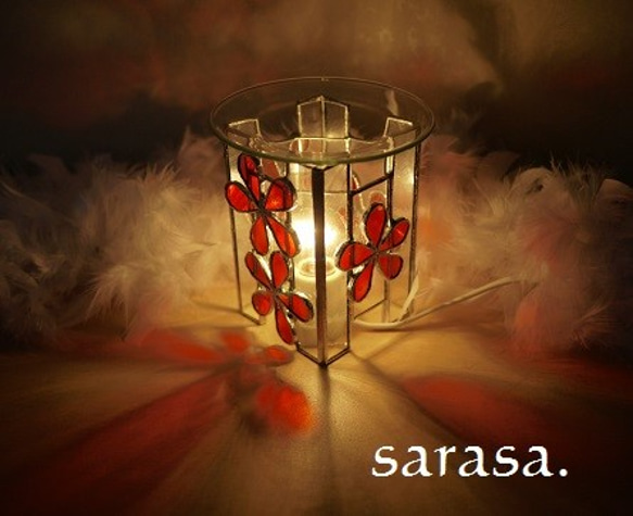 赤いお花のステンドグラスのアロマランプ♪ 3枚目の画像