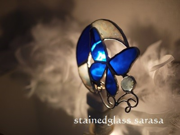 ✴︎:.｡.青い蝶と三日月のお休みランプ　　　*ステンドグラス* 5枚目の画像