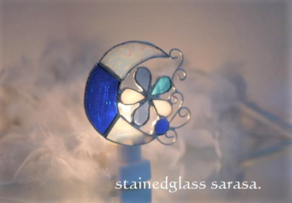 ✴︎:.｡ 青い月とお花のフットランプ♪　　　*ステンドグラス* 1枚目の画像