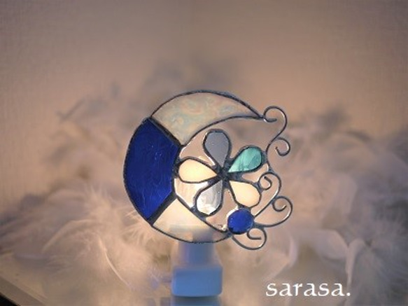 ✴︎:.｡ 青い月とお花のフットランプ♪　　　*ステンドグラス* 4枚目の画像