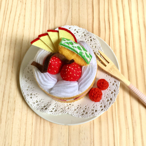 ポーチ フェルト お花とてんとう虫モチーフ ミニポーチ フェルト