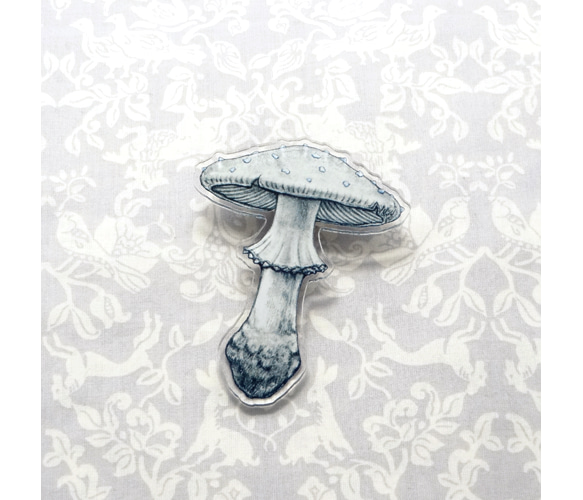 White mushroom brooch 1枚目の画像