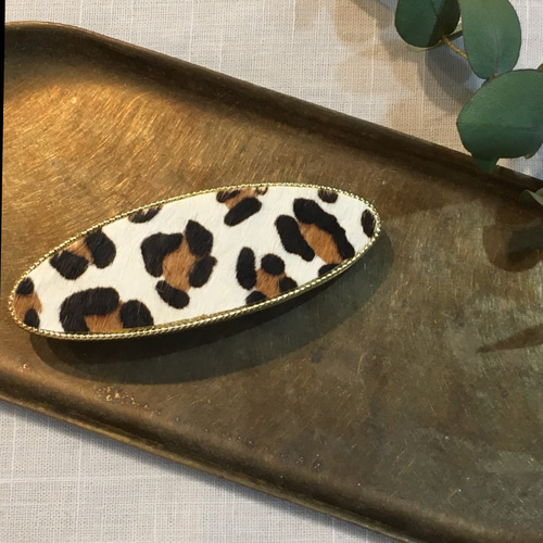良品　 フェンディ　レオパレード　バレッタ　ヒョウ柄　ヘアアクセサリー FENDI バレッタ レオパード柄 ヒョウ柄 アニマル柄 ヘア