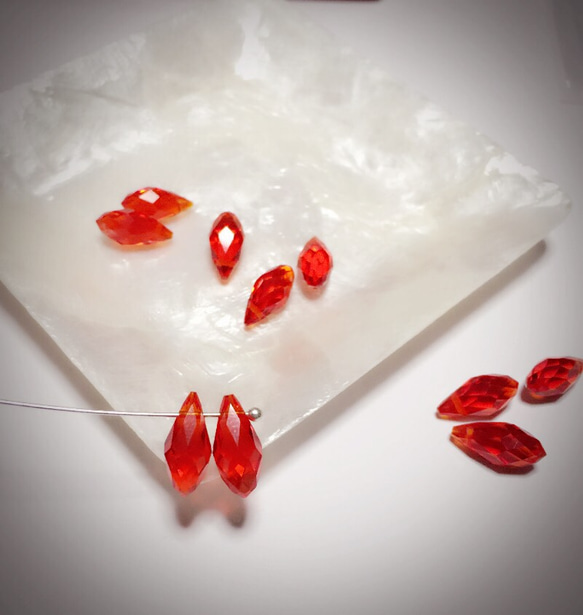 「10個セット 赤」6×12mm スワロフスキー 雫形 ガラスビーズ  多面カット ドロップ 3枚目の画像