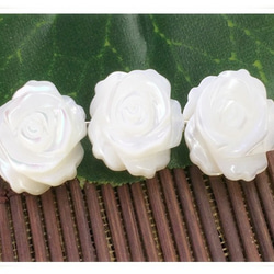 「2個セット ホワイト」8mm 天然貝殻 手彫り 両面バラ 花型シェルパーツ SH18 2枚目の画像