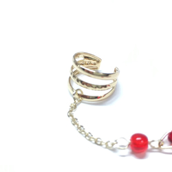 レッドのラウンドとダガービーズと３連のイヤーカフ（ゴールド色）／　シャープ　ガラス　夏　涼しげ 3枚目の画像