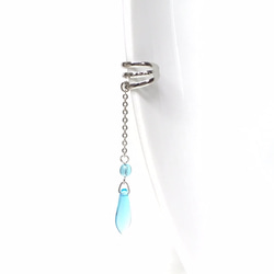 レッドのラウンドとダガービーズと３連のイヤーカフ（ゴールド色）／　シャープ　ガラス　夏　涼しげ 5枚目の画像