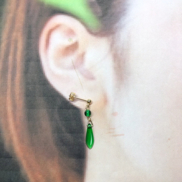 定形郵便：７色から選べるラウンドとダガービーズのピアス　／　スタッド　フック　ガラス　チェコ 5枚目の画像