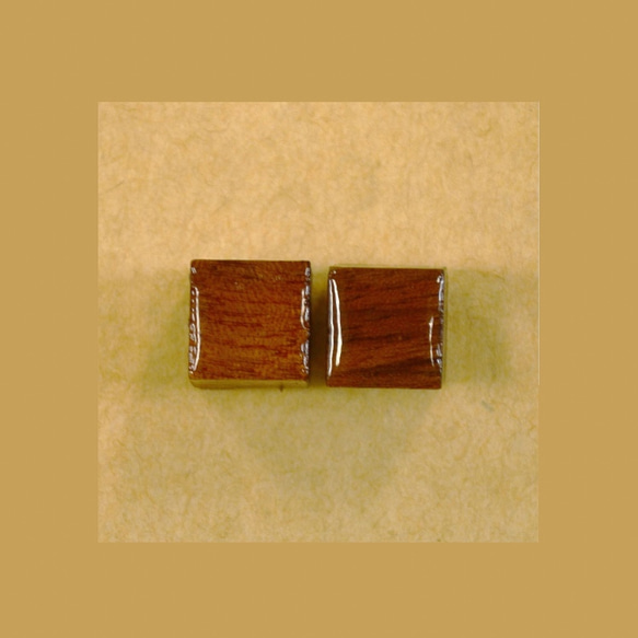 wood pierced earring brown 1枚目の画像