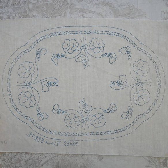フランスアンティーク　刺繍図案　ヴィオラ　オーバル 2枚目の画像