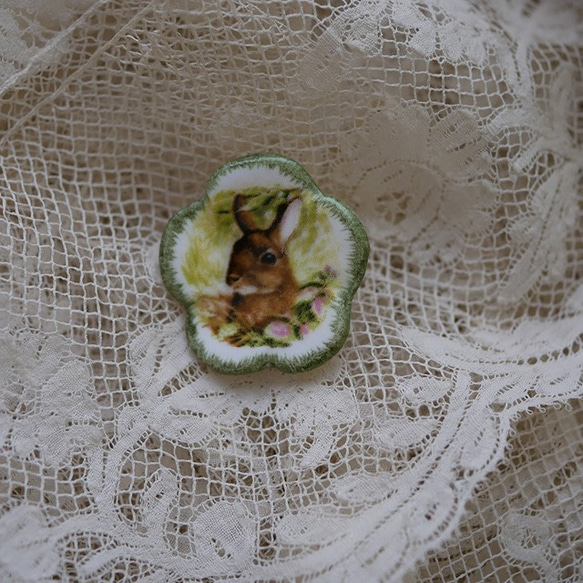 ヴィンテージ　陶器のボタン　ウサギ 2枚目の画像
