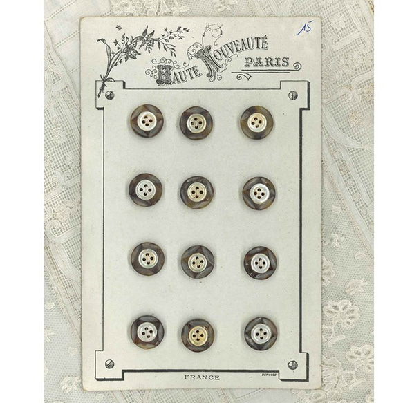 リ*ゴ様 フランスアンティーク　箱入りボタン アンティーク ボタンシート paris ボタン Collection-prive 通販