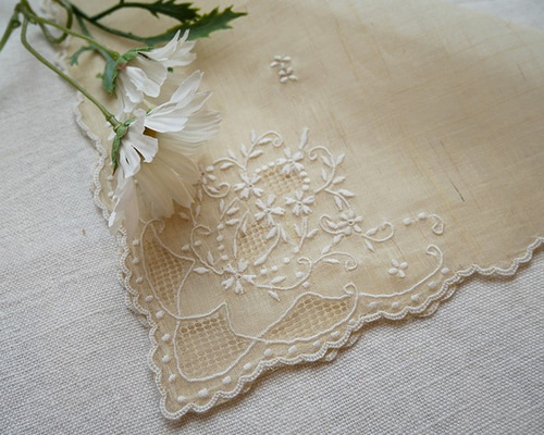 リネンのスワトウ刺繍 A ハンカチ・手ぬぐい Collection-prive