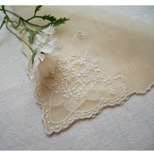 リネンのスワトウ刺繍 A ハンカチ・手ぬぐい Collection-prive