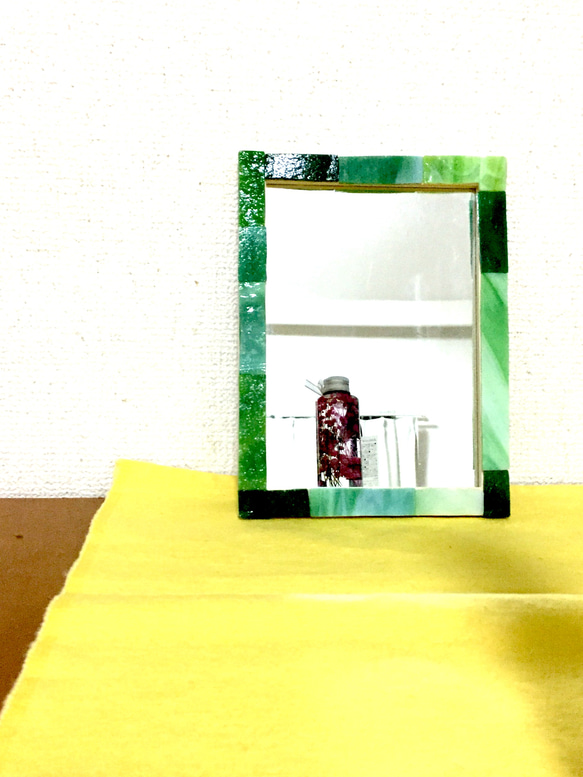 グリーンガラスの鏡 2枚目の画像