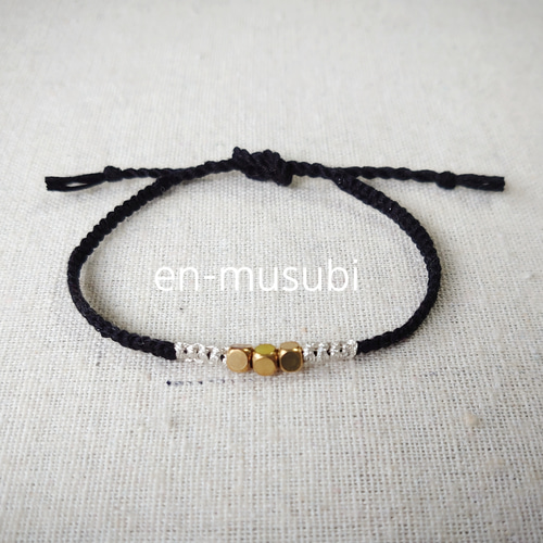 ヘビ　ビーズブレスレット 黒と金 ヘビ ビーズブレスレット 黒と金 - メルカリ