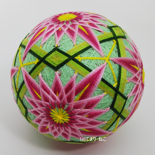 マチャケ 手毬 手鞠 てまり ハンドメイド4点 てまり「四角つなぎと菊」薄緑地桃花 手まり 手毬 手鞠 その他