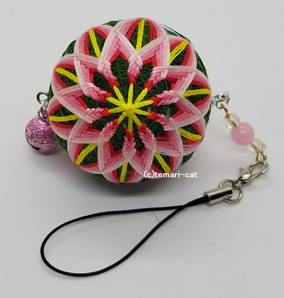 Mini Temari Strap &quot;Kiku&quot; Green Space, Pink Flower Tema 第1張的照片