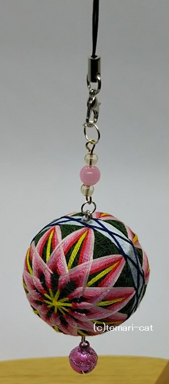 Mini Temari Strap &quot;Kiku&quot; Green Space, Pink Flower Tema 第2張的照片