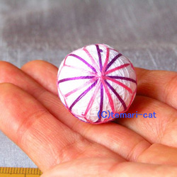 極小てまり「あめだま」白の土台、ピンク、紫 手まり 手毬 手鞠 1枚目の画像