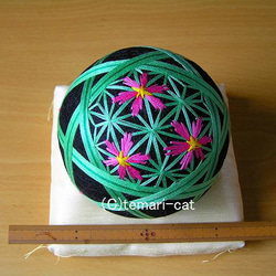 Temari“Cosmos in a basket”黑色地面手Himari手工畫廊 第1張的照片