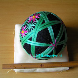 Temari“Cosmos in a basket”黑色地面手Himari手工畫廊 第3張的照片