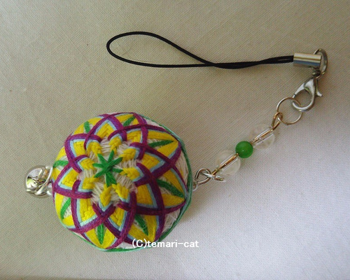 てまりストラップ「機巧少女EDの手毬3」白地黄花 手まり 手鞠