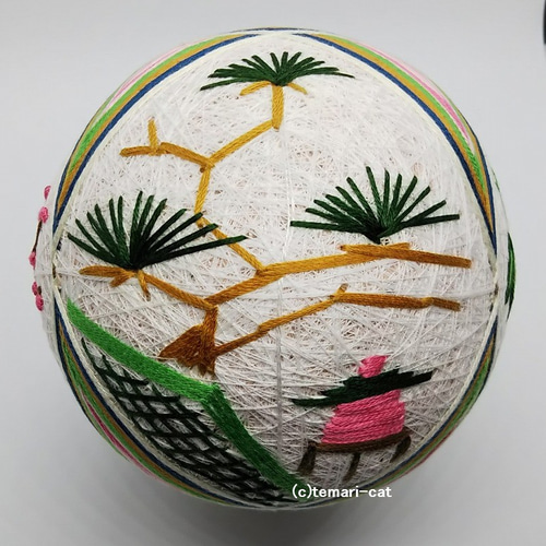 刺繍てまり「三羽亀甲と松竹梅」白地b 手まり 手毬 手鞠 その他