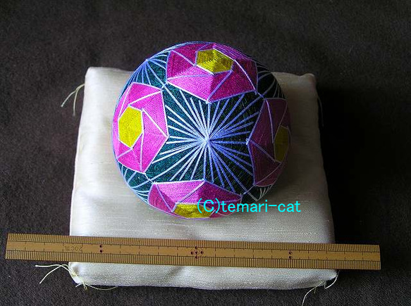 Temari &quot;8 Sasanqua&quot; Green Space Pink Flower Temari Tem 第2張的照片