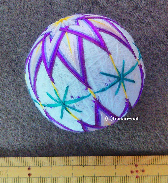 絲綢手鞠“Tessen”白色背景紫色5cm Temari Temari Temari 第3張的照片