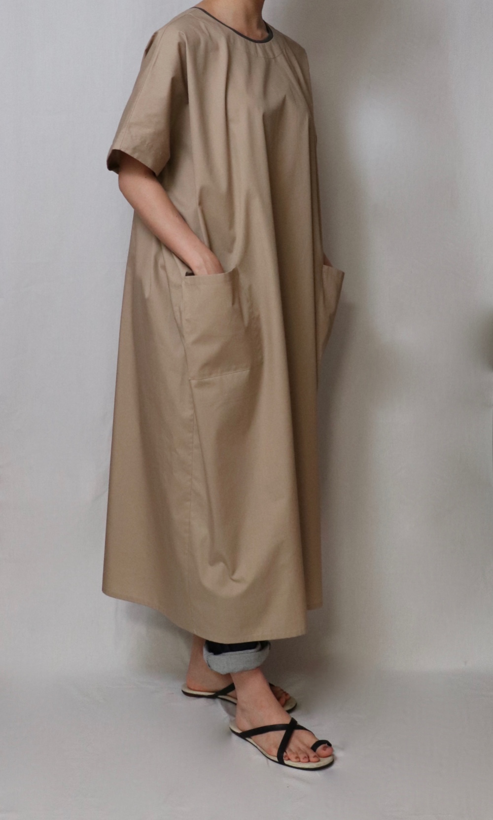 四角いワンピース　ベージュ　綿ブロード