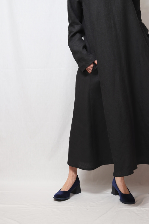 シンプルなワンピース　リネン　黒　長袖　(モデル身長162c、Mサイズ着用) 7枚目の画像
