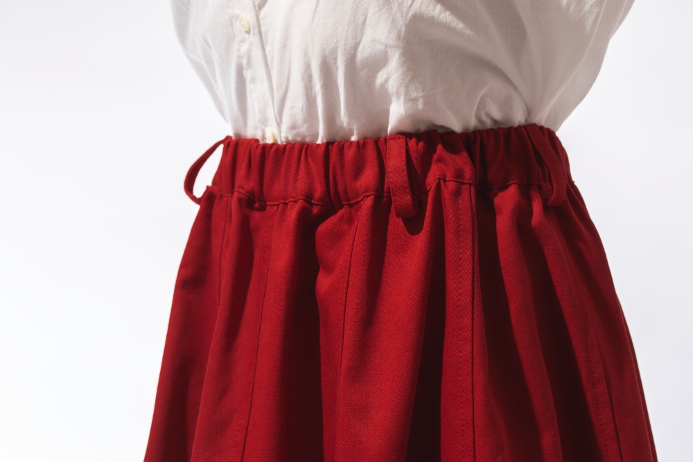 チノクロス　12枚はぎフレアスカート　赤　サイズ調整可能