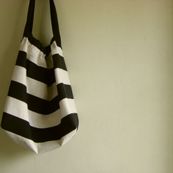 棉質和白色寬邊框一個手提包黑色x自然 第5張的照片