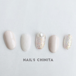 ♡princess beige×white felt nail♡/ベージュ/ホワイト/フェルト ネイル/パール/ネイル 2枚目の画像