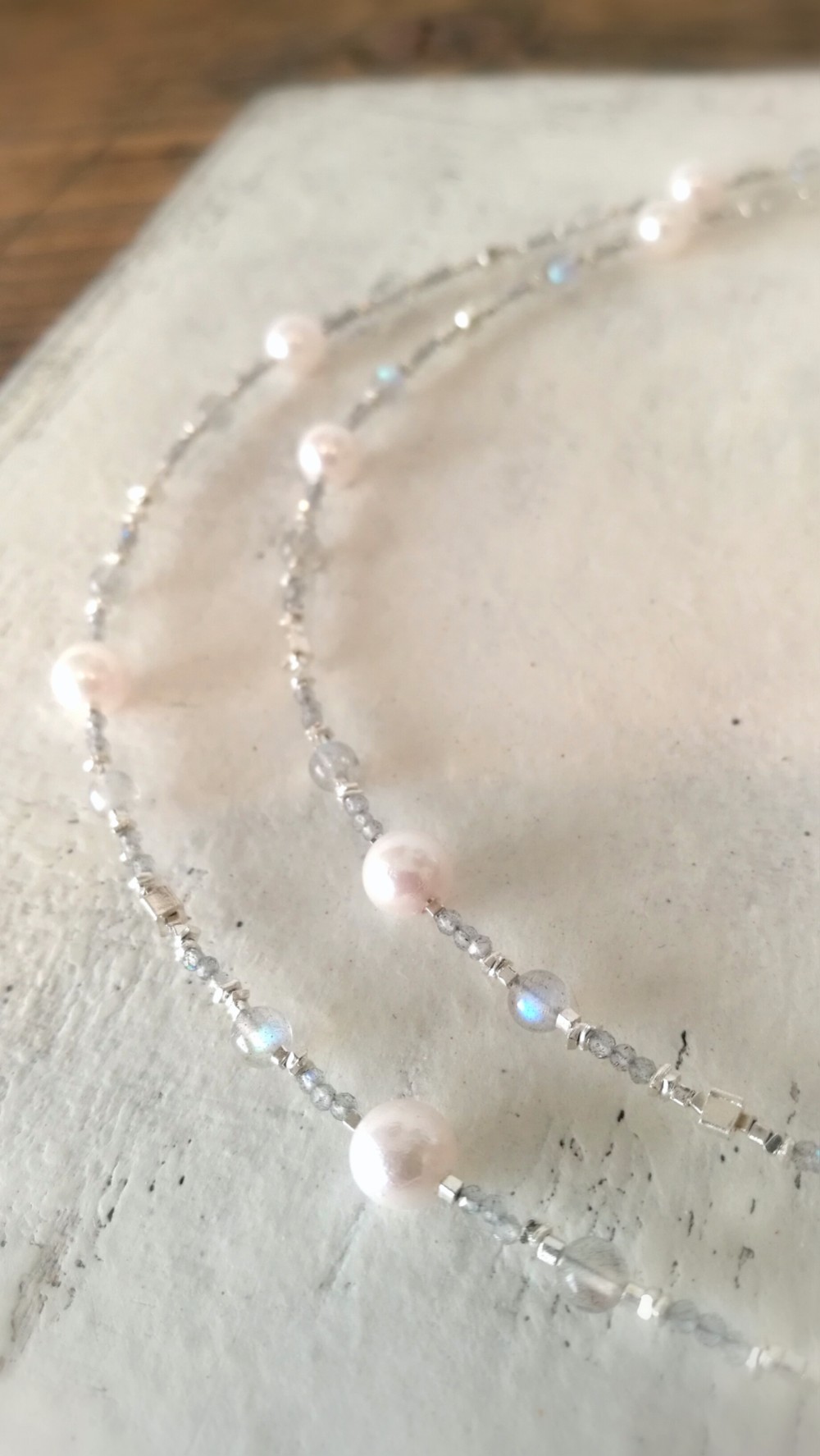 カレンシルバーとラあこやパール、ブラドライトのロングネックレス